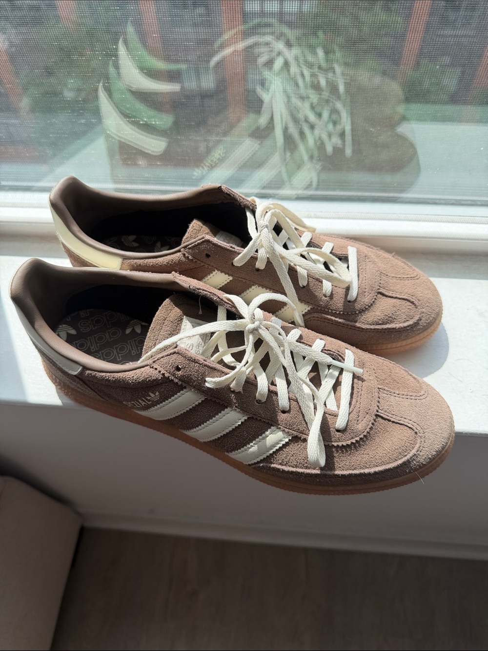 LIKE NEW adidas spezial sneakers - Picture 2 of 6